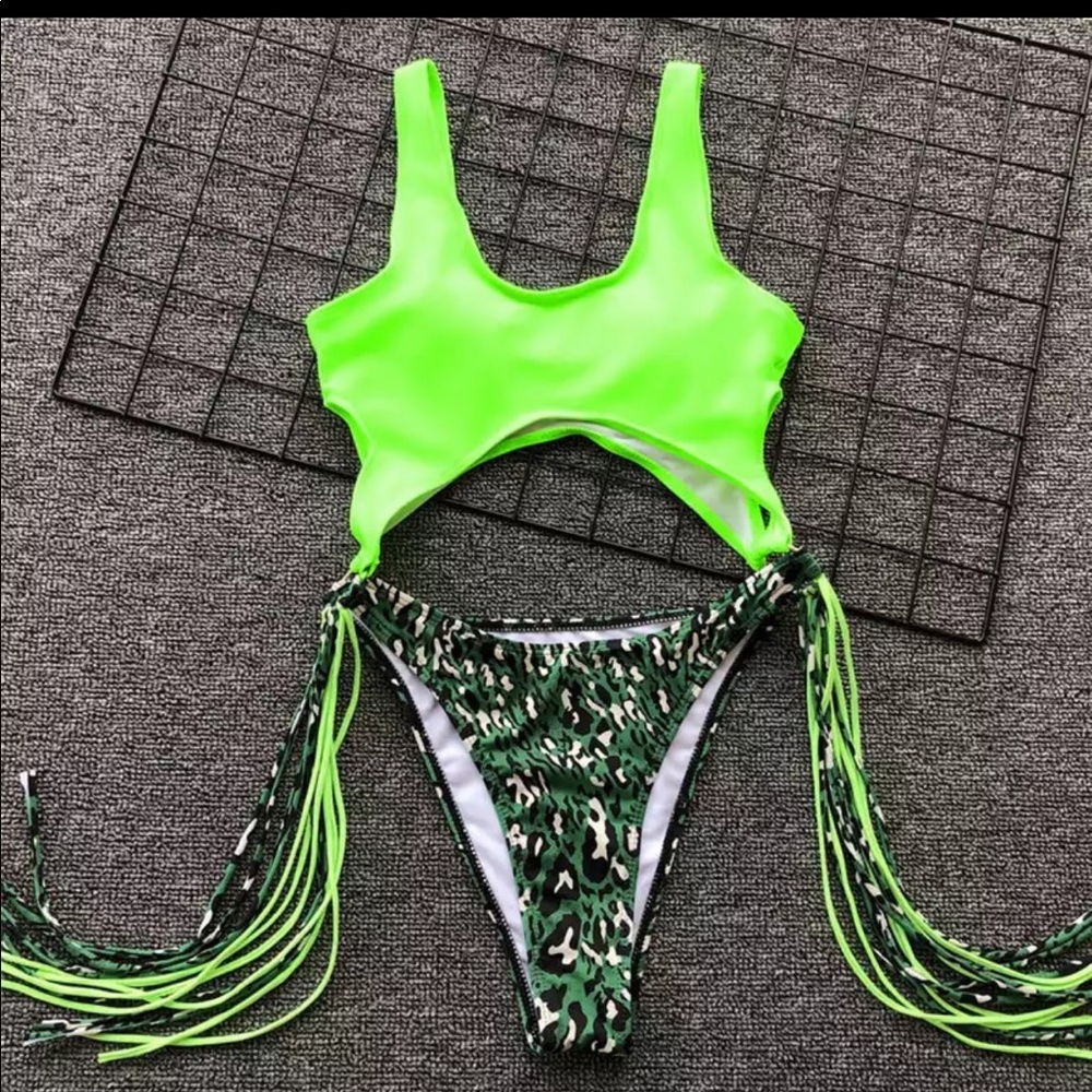 BrandNewSexy Onepiece NeonGreen leopard swimsuit😍